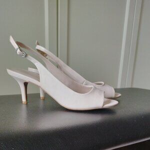 Le Chateau Cream colour high-heel sandals